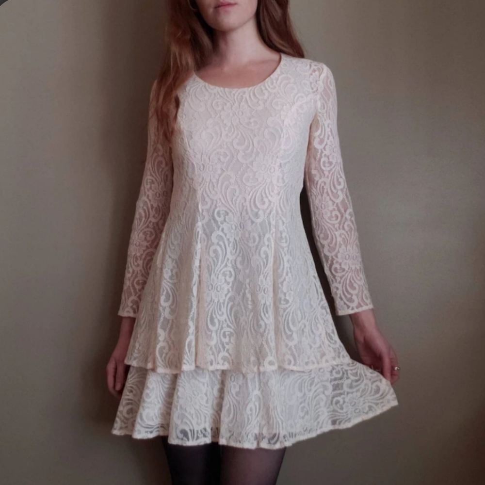 Flapper-Style Lace Mini Dress